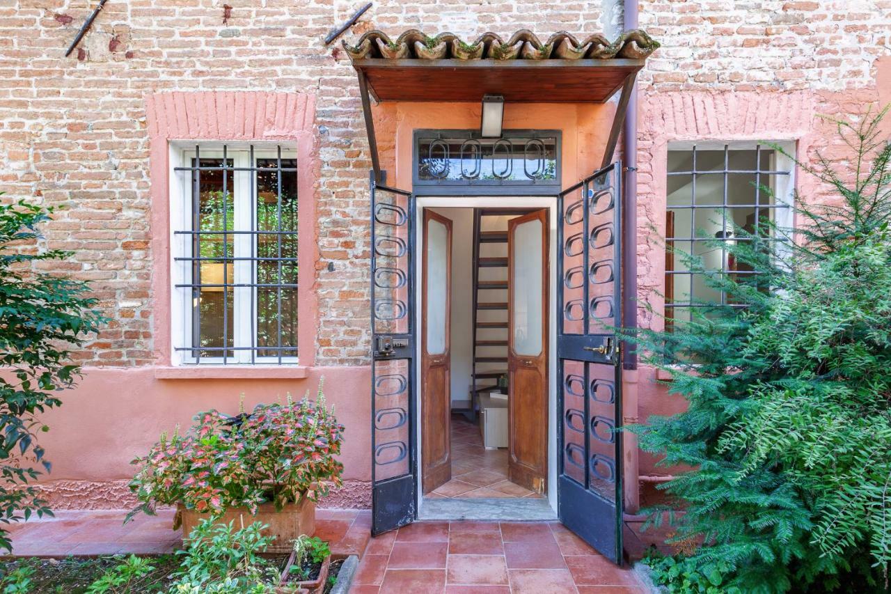 Duplex Apartment In Pieno Centro Ferrara Exteriör bild