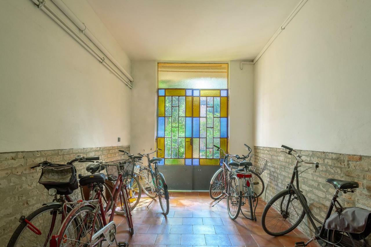 Duplex Apartment In Pieno Centro Ferrara Exteriör bild