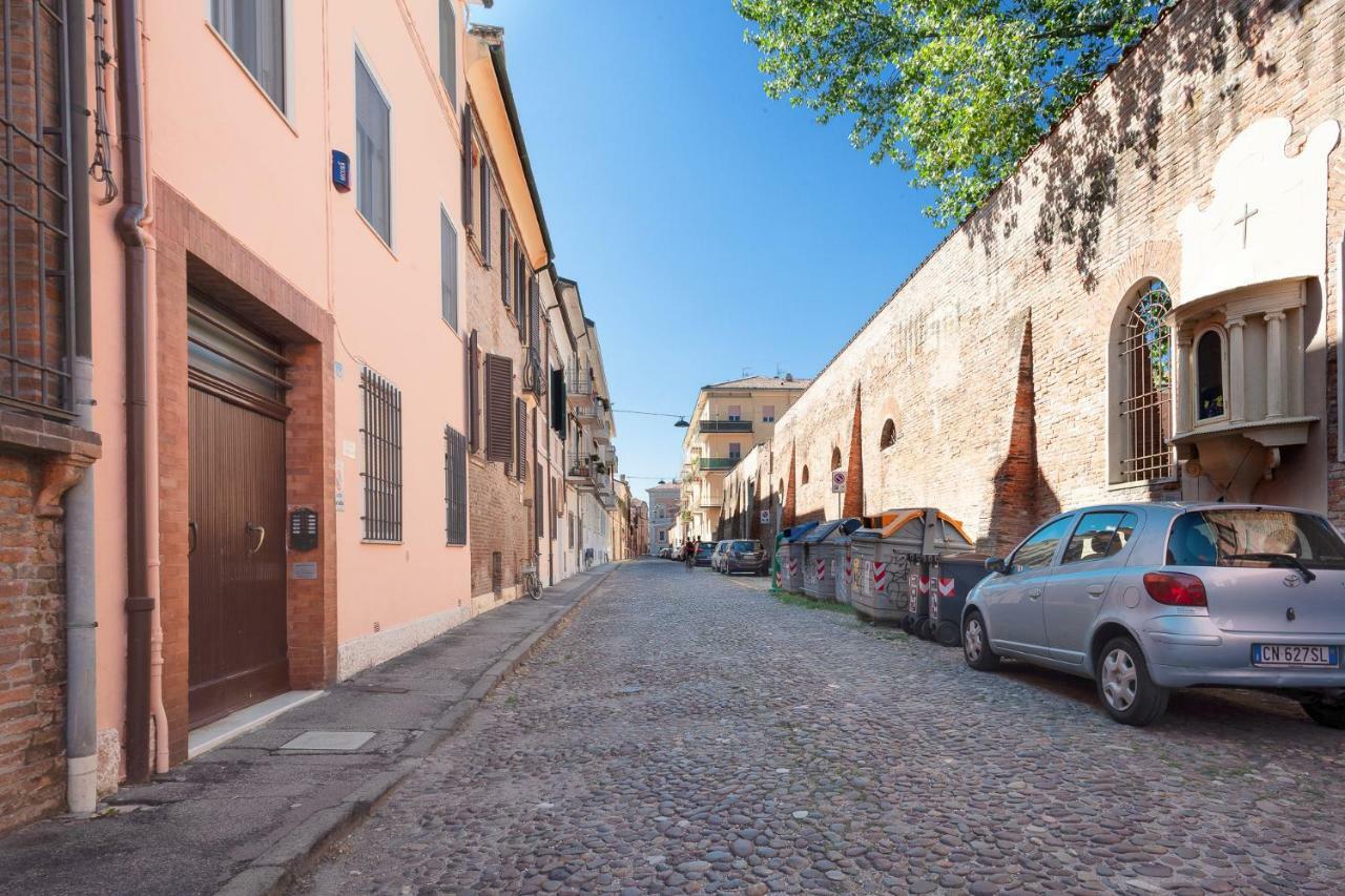 Duplex Apartment In Pieno Centro Ferrara Exteriör bild