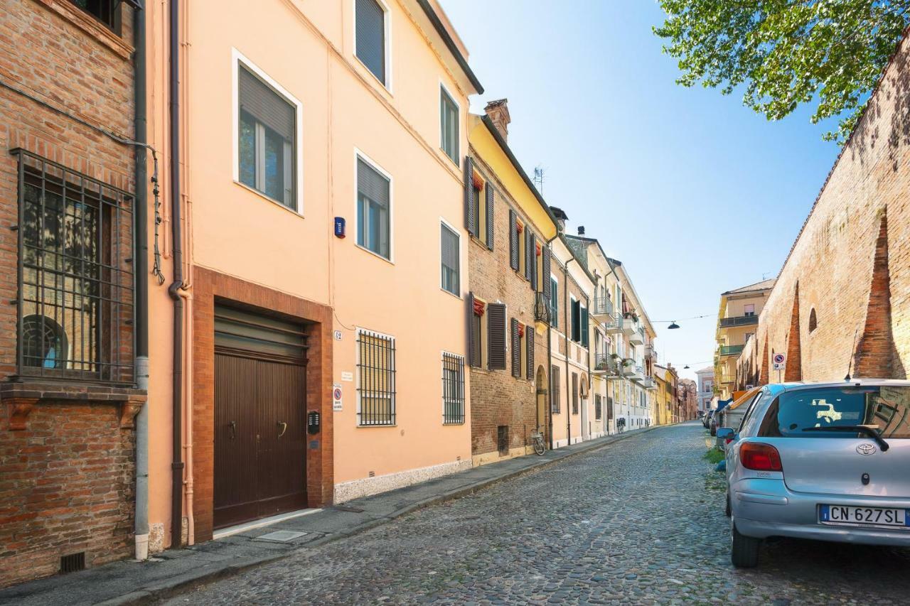Duplex Apartment In Pieno Centro Ferrara Exteriör bild